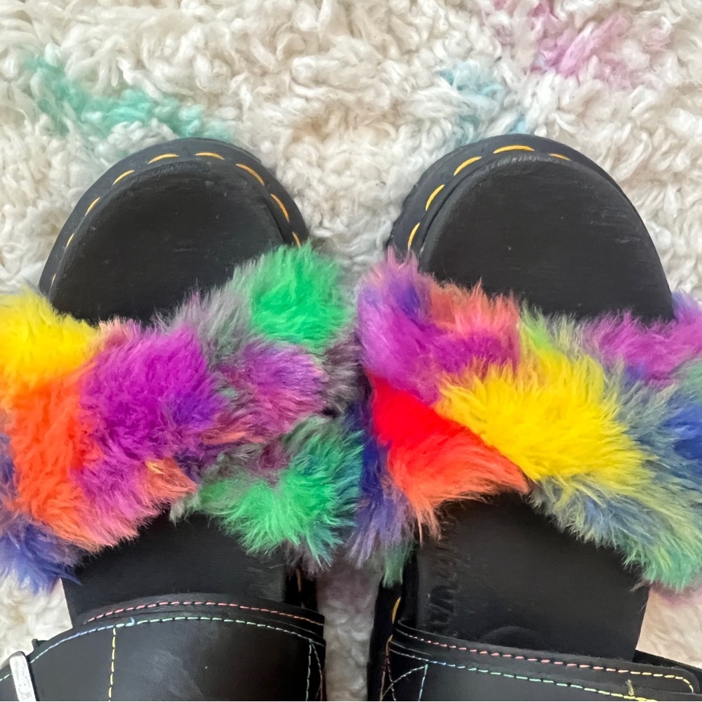 Dr. Martens Voss II Rainbow Fluffy Platform Sandals Size 8 Womens - Picture 3 of 11